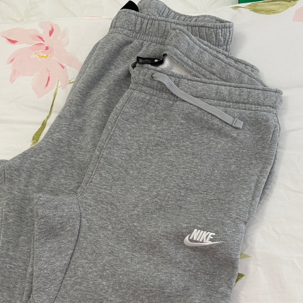 Men’s NIKE Sweat Pants.